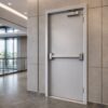 Puerta cortafuego de acero instalada como sistema de compartimentación y protección pasiva contra incendio
